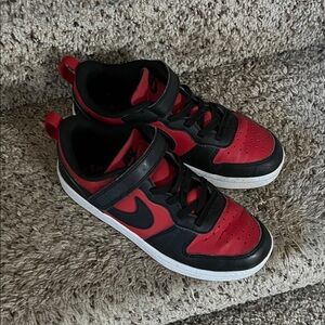Nike Kids Red and Black Low-Top Sneakers